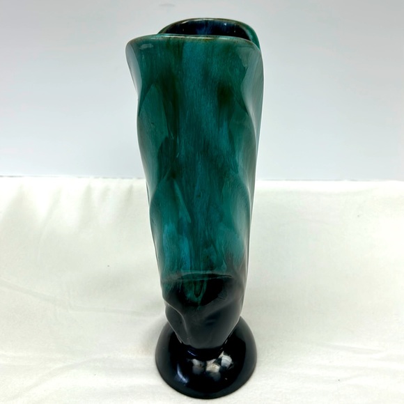 Mid Century Modern BLUE MOUNTAIN POTTERY tall leaf vase - Picture 4 of 11